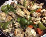 Foto del paso 2 de la receta Pollo con pimientos fritos al pimentón