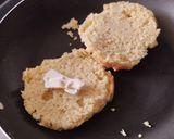 Foto del paso 1 de la receta: Sandwich de queso y dulce de guayaba🥯🍯🧀en pan de maiz🥐🌽🥯
