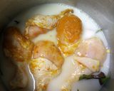 Foto langkah ke 2 dari resep Paha Ayam Saus Telur Asin.