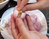 A picture of step 3 of Onion Bonday.