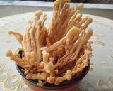 Foto langkah ke 4 dari resep Jamur enoki goreng.