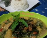 Foto langkah ke 5 dari resep Daun Singkong Rawon Sapi Pedas.