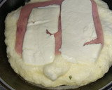 Foto del paso 2 de la receta: Soufflé simil pizza en sartén cobertura de tomates cherrys y queso