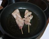 Foto del paso 3 de la receta: Brochetas de secreto con salsa de Cheddar