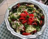 Une image de l'étape 13 de Salade de tomates et concombre à l’oignon rouge et persil.