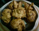 A picture of step 1 of Gobhi,potato and palak ke pakore.