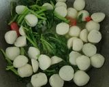 Gambar langkah 3 resipi Bayam Tumis Air.