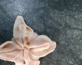 A picture of step 5 of Flower Samosa.