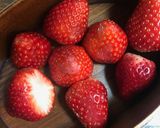 A picture of step 1 of Easy strawberry daifuku.
