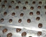 Foto langkah ke 4 dari resep Kue Biji Kopi.
