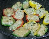 A picture of step 5 of Fried Bell Pepper Fish Cake 煎釀三寶.