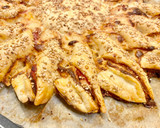 Foto del paso 9 de la receta: Pastel salado de hojaldre con jamón, queso y sésamo “sin gluten”