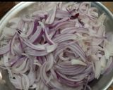 A picture of step 1 of Piyaz gosht.