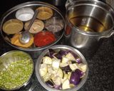 તુવેર રીંગણા નું શાક (Tuver Ringan Shak Recipe In Gujarati) રેસીપી સ્ટેપ1ફોટો