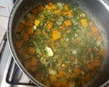 Foto del paso 2 de la receta: Sopa de Caldo de Verduras y Pollo con Cabello de Ángel