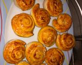 Pizzás csiga teljes kiőrlésű lisztből recept fázis 3 fotója