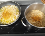 Foto del paso 7 de la receta: Noodles de gambas y espinacas 🍜