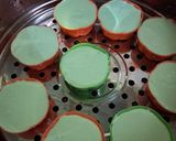 Foto langkah ke 4 dari resep Bolu pandan kukus.