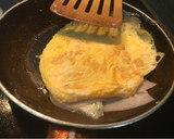 Foto del paso 3 de la receta: Bocadillo de tortilla