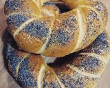 Foto del passaggio 6 della ricetta Girelle di pan brioche al formaggio e semi di papavero