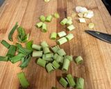 Foto del paso 1 de la receta: Revuelto de setas, ajetes y gulas