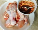 Hình bước làm 1 của món Đùi gà ướp ngũ vị chiên bằng nồi chiên không dầu/Air Fryer
