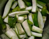 A picture of step 1 of Turai ki sabzi.