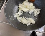 A picture of step 2 of Easy!Easy! Cabbage Tuna Pie.