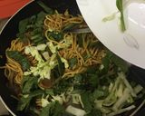 Foto langkah ke 5 dari resep Mie goreng bumbu sop instan.