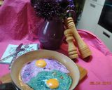 A picture of step 7 of Coloured Fried Eggs نیمرو کلمی.