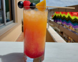 Foto del paso 2 de la receta: Cóctel Tequila Sunrise🍊🍓