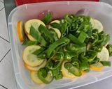 Une image de l'étape 8 de Courgettes jaunes et poivrons verts aux tomates séchées et épices.
