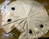 Hình bước làm 4 của món Croissant- Taste of Paris