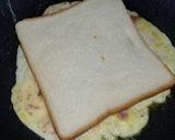 Foto langkah ke 4 dari resep Sandwich Roti Telur Kornet.