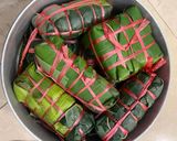 A picture of step 3 of Bánh Chưng and Bánh Tét.