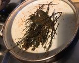 Une image de l'étape 3 de Bouillon de crevettes sauvages aux herbes aromatiques du jardin.