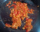 Foto langkah ke 3 dari resep Ikan Pindang Suwir Pedas.