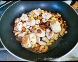 Foto del passaggio 4 della ricetta Petto di Pollo con Mandorle e Anacardi