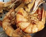 รูปขั้นตอนการทำที่ 2 ของ กุ้งลายทอดผัดกระเทียมพริกไทย