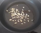 Foto del paso 2 de la receta: Dorada al horno con almejas, gambón, patatas y chipirones