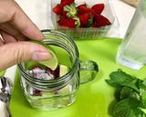 Hình bước làm 4 của món Strawberry 🍓 & Coconut Mojito Mocktail