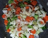 Foto del paso 4 de la receta: Vegetales salteados al ajo