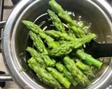 Foto del passaggio 2 della ricetta Risotto agli asparagi
