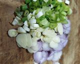 Foto langkah ke 2 dari resep Omelette Kol Ungu.