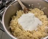 Une image de l'étape 3 de Gratin de langues d'oiseaux aux saucisses, champignons et emmental.