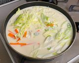 A picture of step 3 of Japanese Soy Milk Nabe 豆乳鍋.