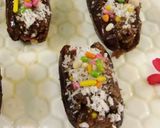 A picture of step 2 of Paan coconut flavoured dates.