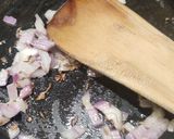 A picture of step 2 of Fulkobichi Rassa Bhaji (cauliflower curry).