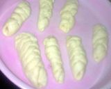 Foto langkah ke 6 dari resep Roti goreng kepang isi pisang keju.
