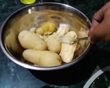 A picture of step 6 of Amritsari aloo kulcha.